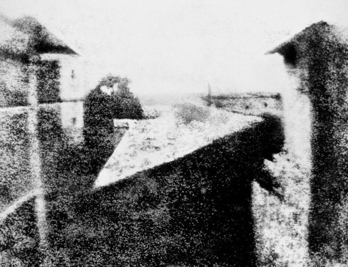 L’uomo che per primo fissò su una lastra fotografica un’immagine reale fu Nicephore Niepce